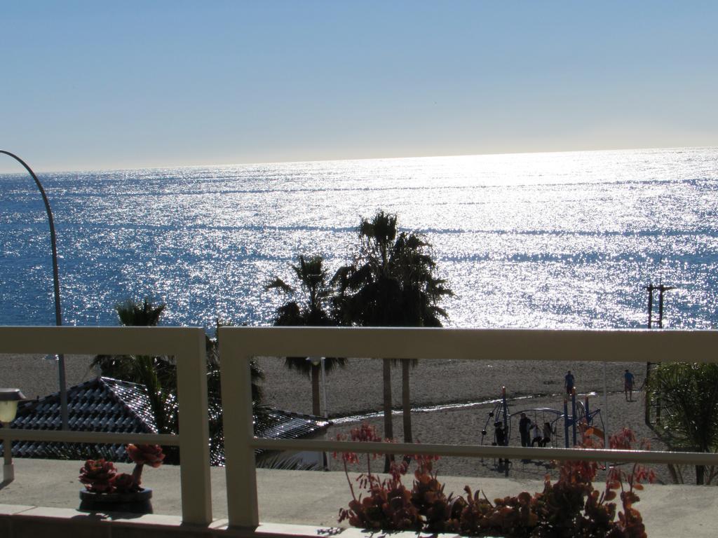 Home4Holidays Nerja Rom bilde