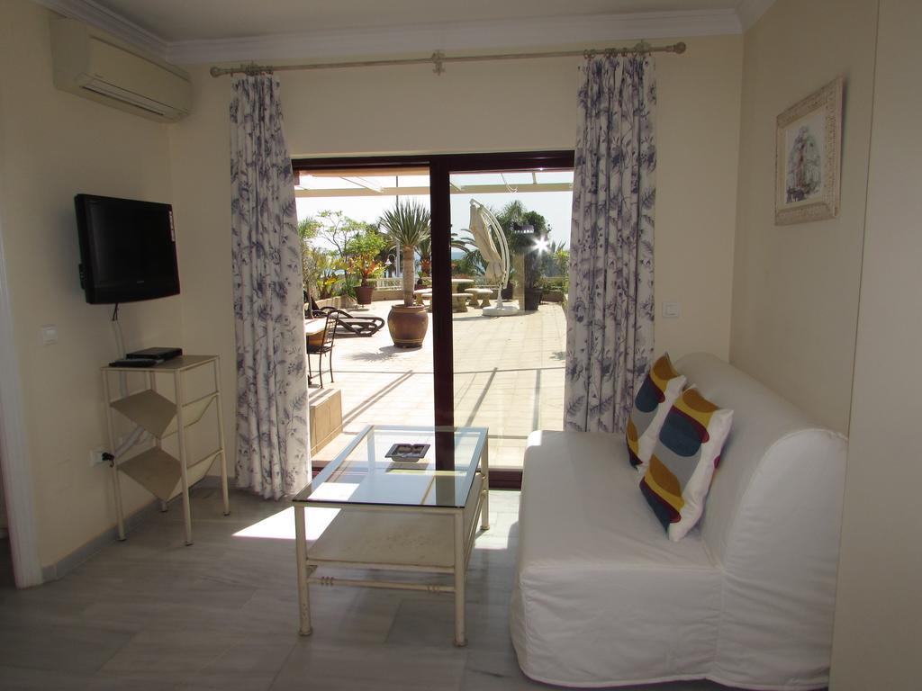 Home4Holidays Nerja Rom bilde